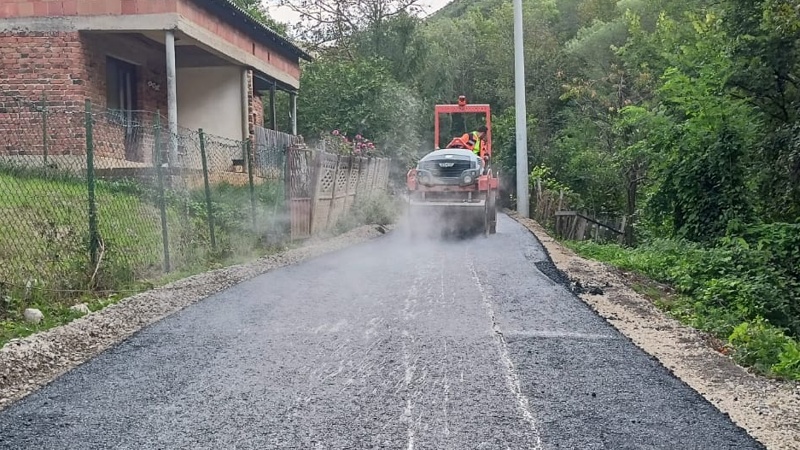 Novi asfalt na putu za crkvu u Bistrici